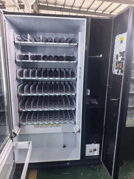 Frente de la máquina con vitrina, espirales y pantalla táctil